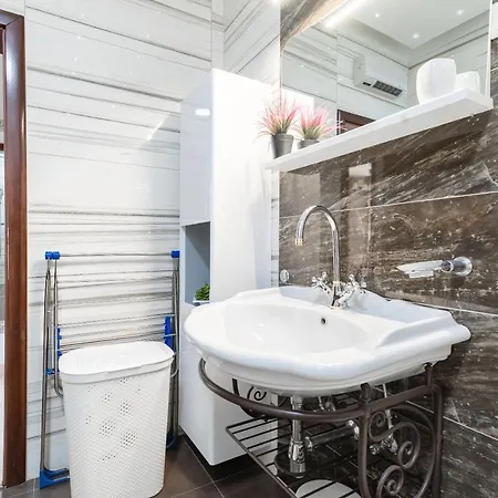 Lägenhet Luxury Apartments Perko Kaštela