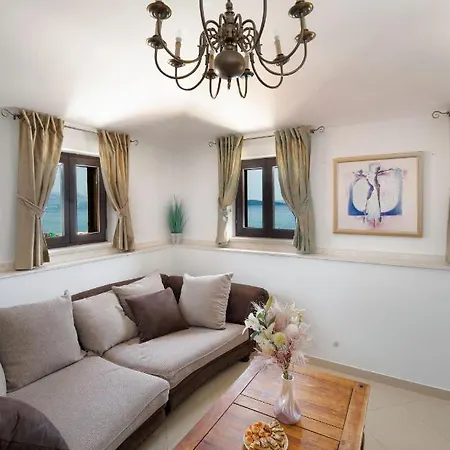 Lägenhet Luxury Apartments Perko Kaštela
